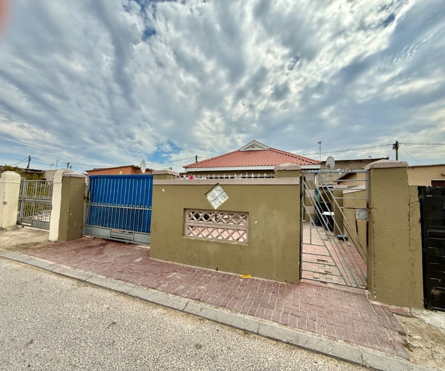 5 Bedroom Property for Sale in Delft South Western Cape